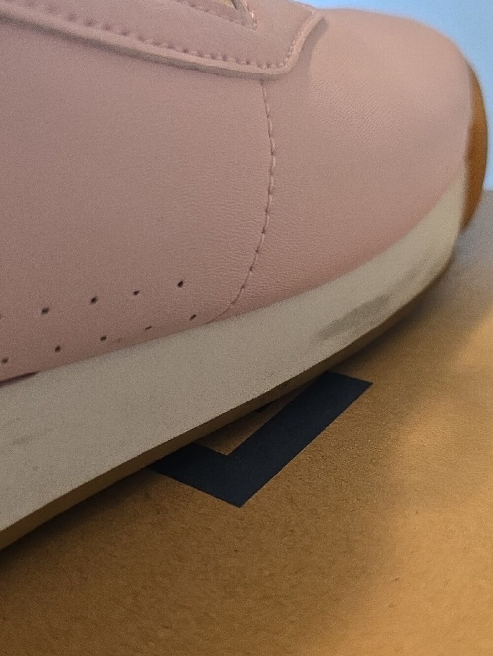 Reebok Pink Classic Low-Top Sneakers - Picture 7 of 16